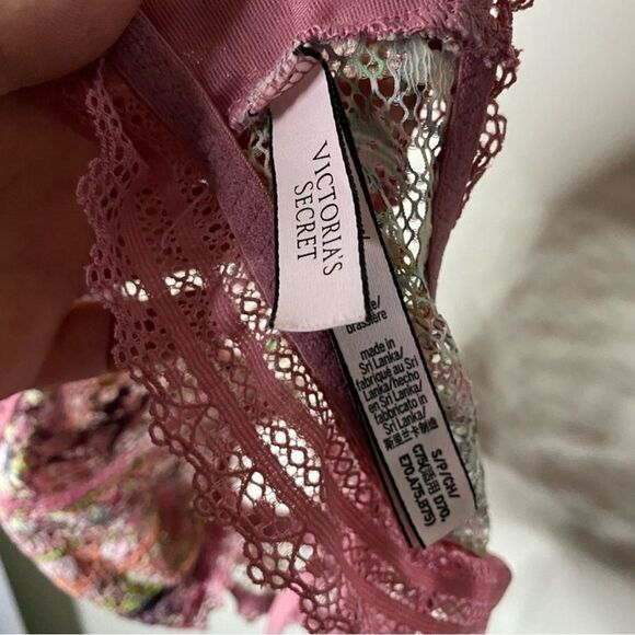 Victoria’s Secret High Neck Wired Lace Halter Bralette - Picture 8 of 9